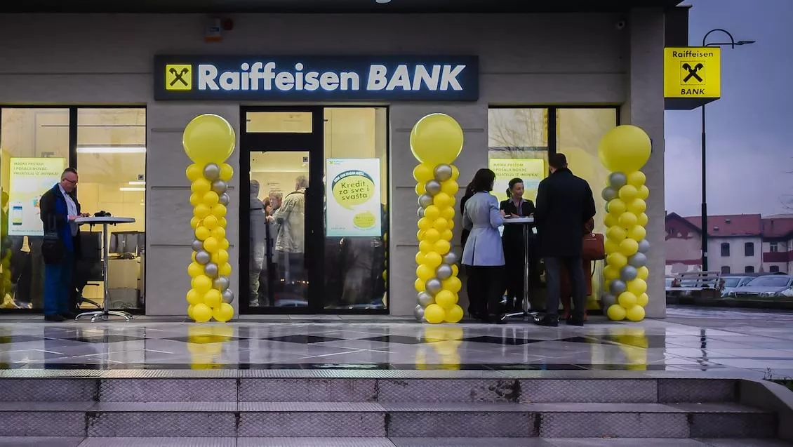 Raiffeisen Bank решил избавиться от доли активов в российском сегменте