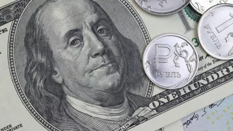 В ожидании переговоров России и Украины рубль растет к доллару и евро