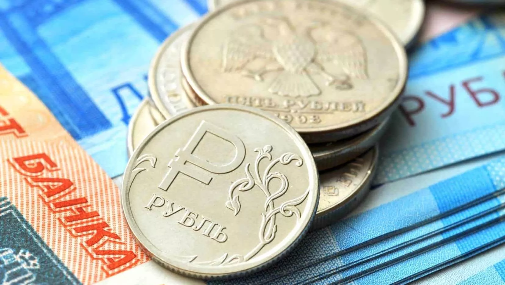 Реальный эффективный курс рубля в январе-июле снизился на 26,4%