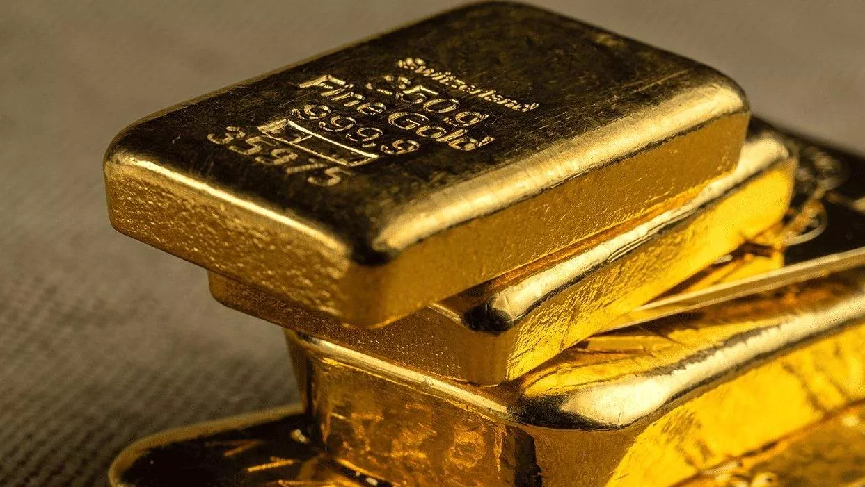 Центробанки всего мира скупили запасы золота