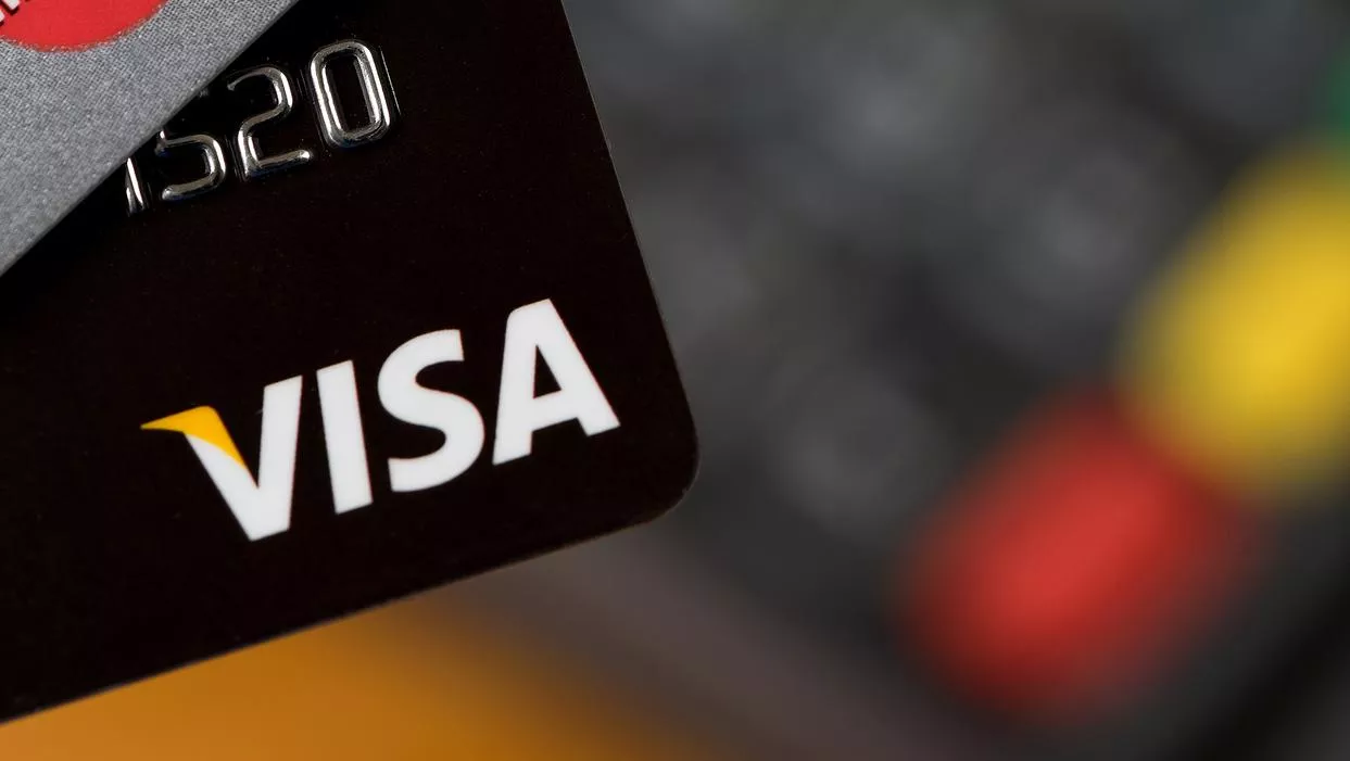 Visa продлила срок работы с российскими картами на один день