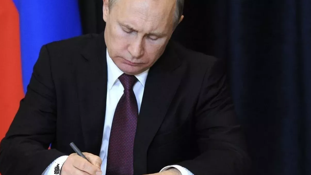 Путин подписал указ о снижении продажи валюты экспортерами до 50%